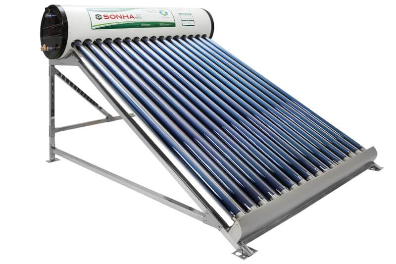 Sản phẩm máy nước nóng năng lượng mặt trời chính hãng có phần chân đế và các bộ phận được làm chắc chắn, inox sáng bóng.