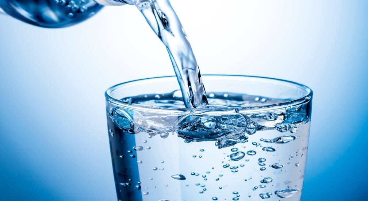 8 Lợi ích của việc uống nước tinh khiết cho sức khỏe của bạn